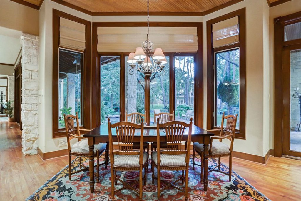The high ceilings of the dining room make it feel grand and elegant. 