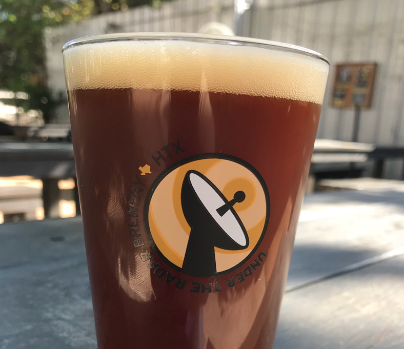 Under the Radar's fall Slam Dunkelwweisse is dark caramel malts with hints of coffee and chocolate. 