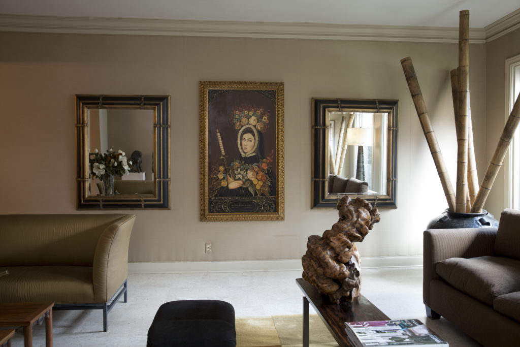 Munson Mirrors in the Upper Kirby townhome of Carol Isaak Barden. Photo by Jenny Antill Clifton.