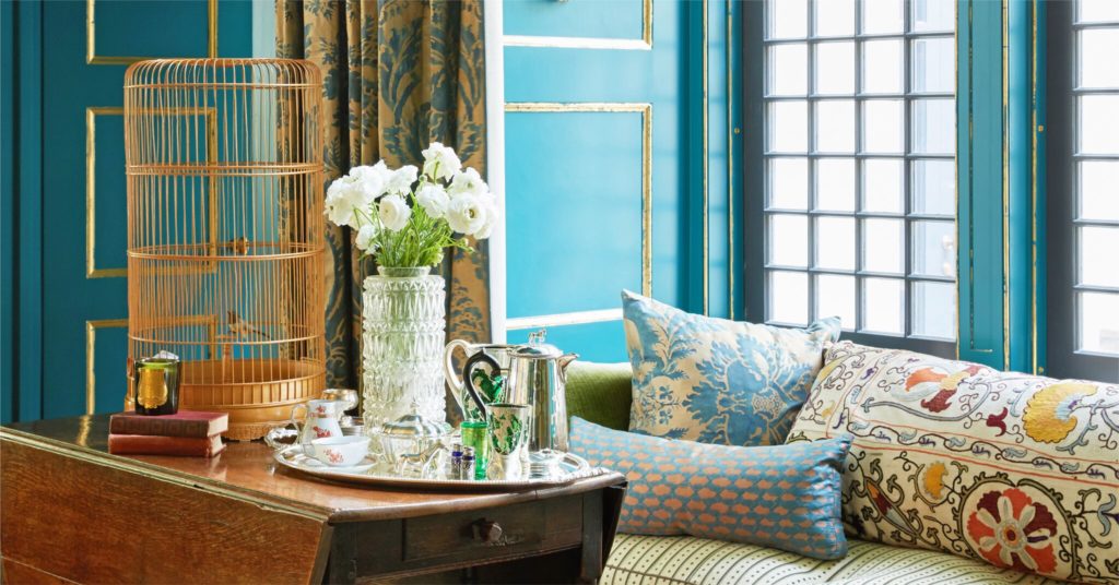 Expert staff evaluates each and every item of the estate. 