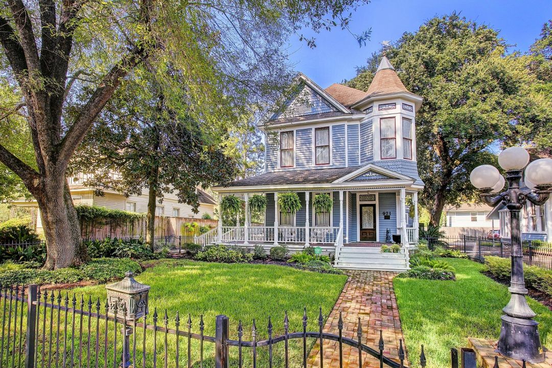 The Most Stunning Holiday Homes in The Heights These Houses Take