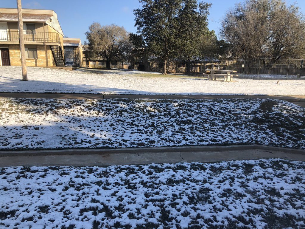 Houston had its first snow before Boston and before New York. (Photo by @MontanoMoises.)