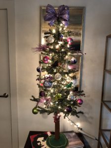 Samantha's intimate holiday cheer