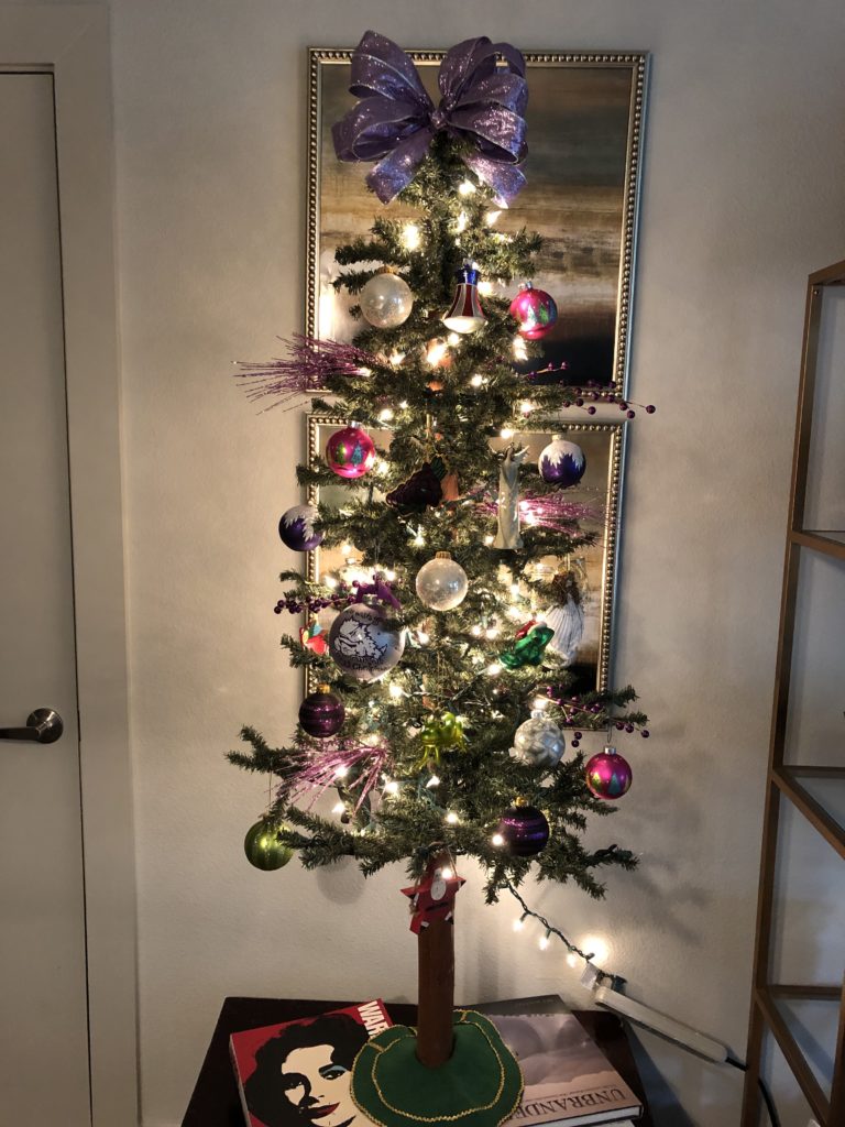 Samantha's intimate holiday cheer