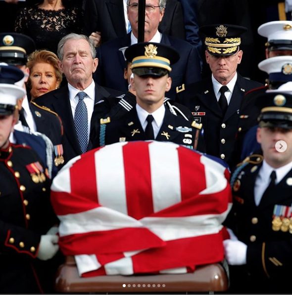 George W. Bush follows his father's casket at the state funeral for George H.W. Bush. (@radiocanadainfo).