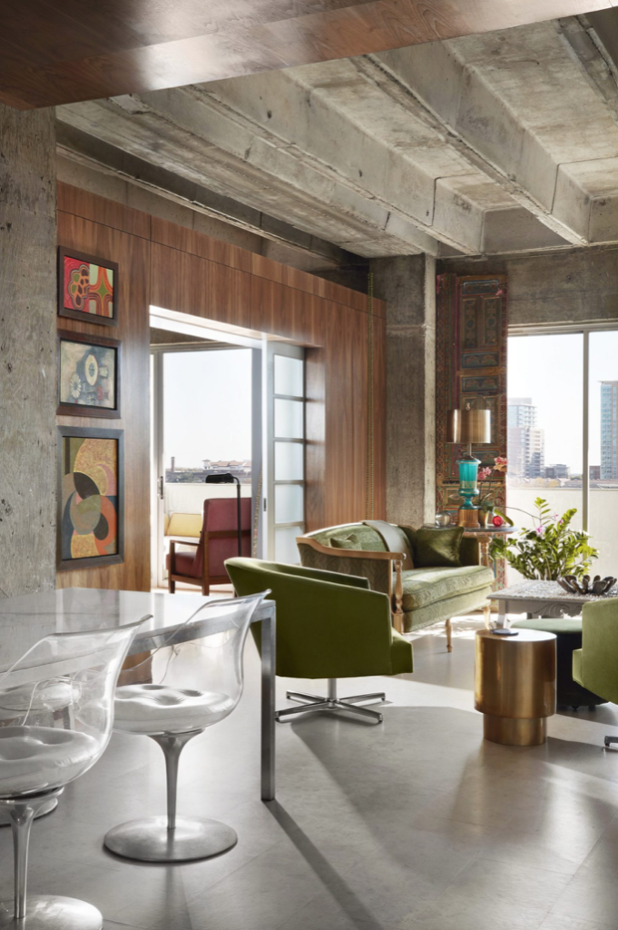 Artist Pam Nelson's apartment was architect George Dahl's former studio. Bentley Tibbs did the interior design. (Photo by Lisa Petrole.)