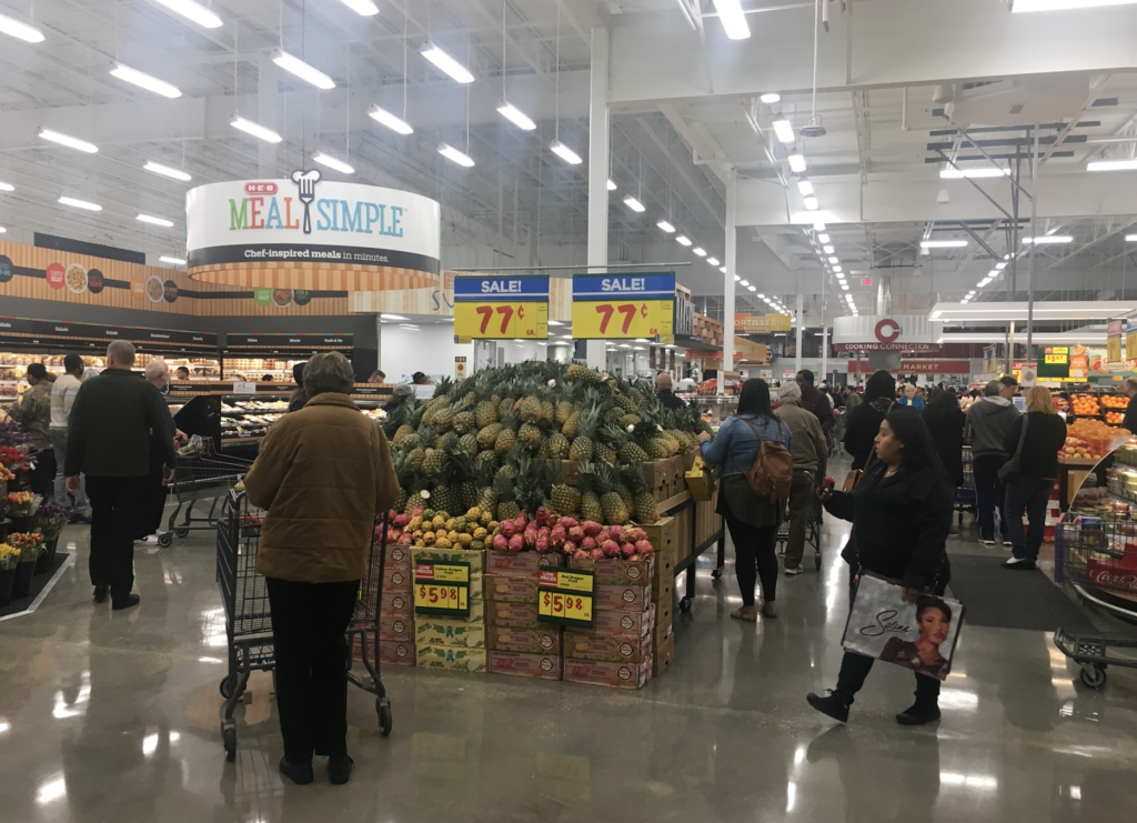 It didn't take long for the customers to swarm the new H-E-B. 