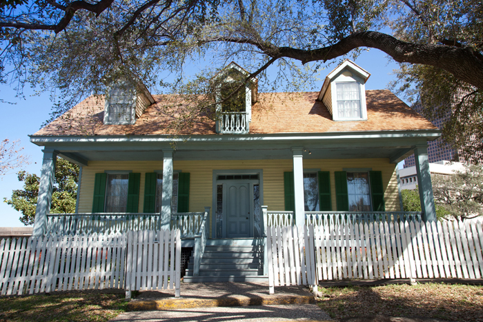 The San Felipe Cottage, built by German immigrants in 1868, was originally located at 313 San Felipe Road, which is now West Dallas. 