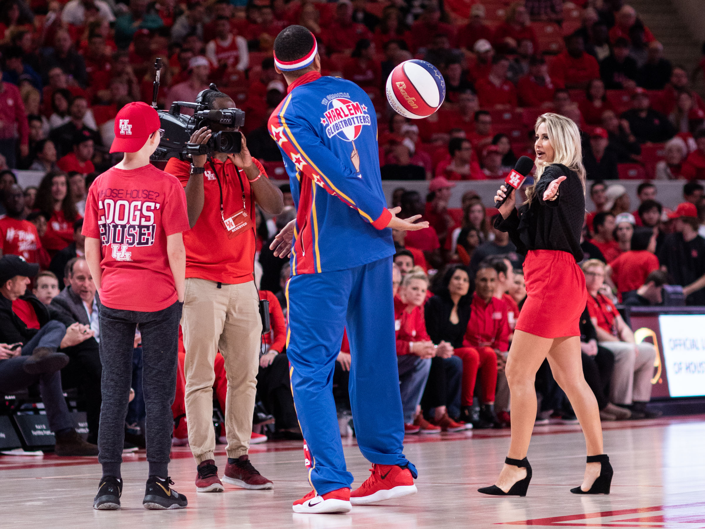 UH Cougars basketball team defeated the University of Cincinnati team at home (Photo by F. Carter Smith)
