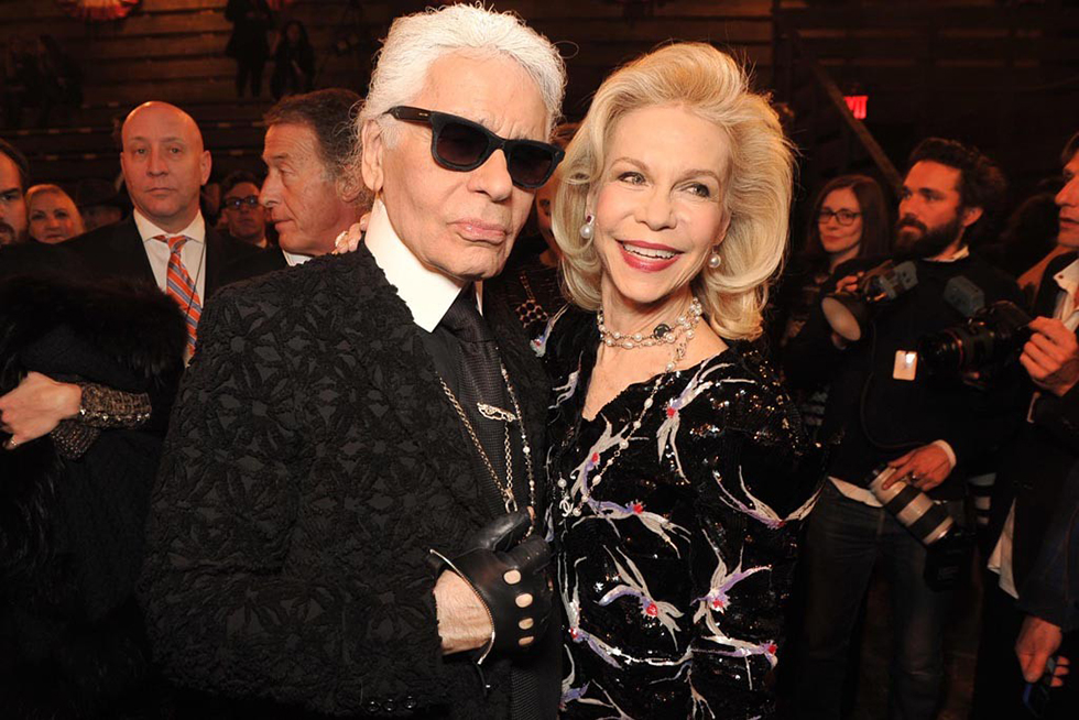 Karl Lagerfeld and Lynn Wyatt posed together at the Chanel Metiers D’Art fashion show in Dallas in 2014. (Photo courtesy of Evoketw.com)