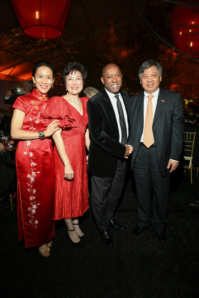 Co-chair Y. Ping Sun, Lily Foster, Mayor Sylvester Turner, Ambassador Li Qiangmin at Tiger Ball 2019. (Photo by Daniel Ortiz)