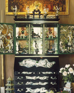 A desk Tony Duquette made for Elsie de Wolfe in 1941.