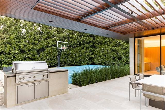 There are tons of options for both indoor and outdoor entertaining. 