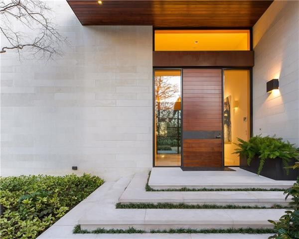 The exquisite Cottonwood limestone walls add a breathtaking element. 