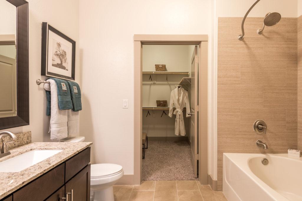 A comfortable bath and walk-in closet in Block 334.