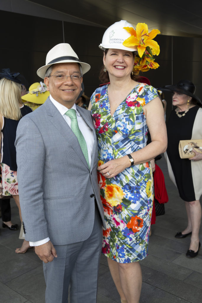 David Ruiz, Doreen Stoller at the Hermann Park Conservancy 'Hats in the Park' luncheon.  (Photo by Jenny Antill Clifton)