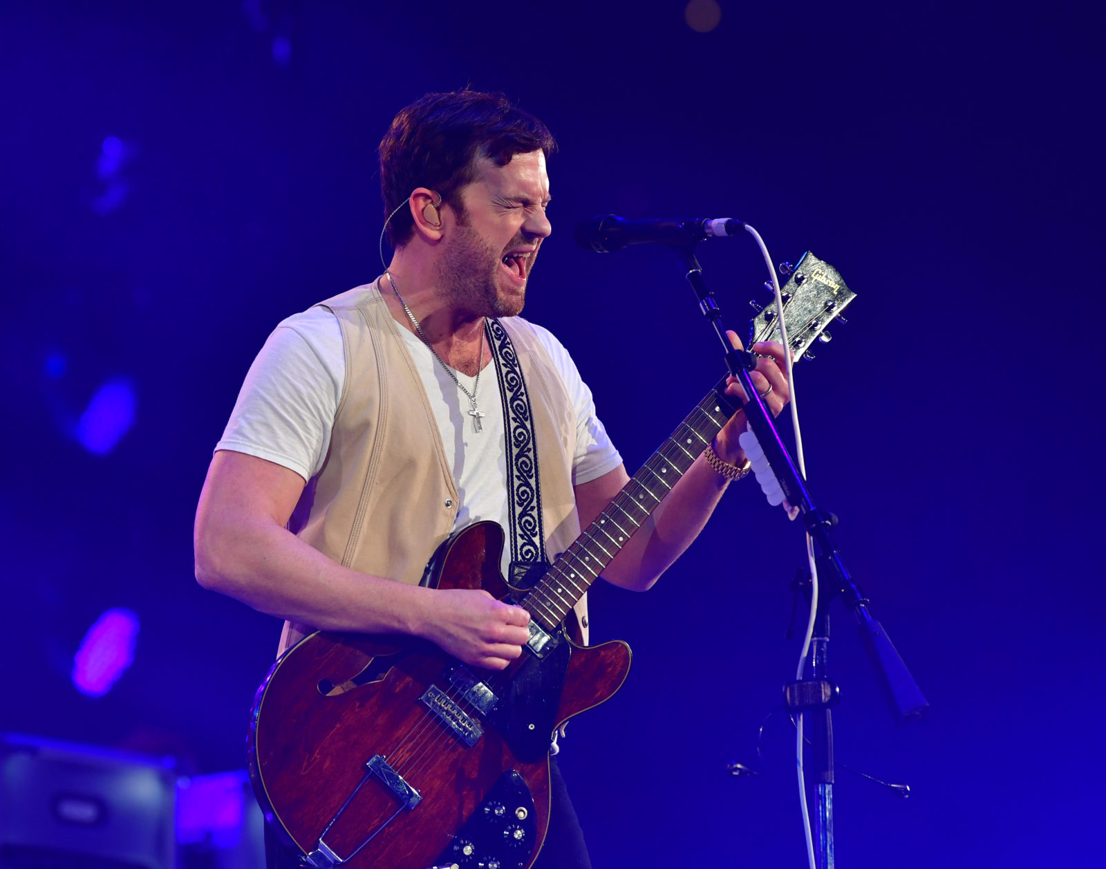 Kings of Leon Pay Tribute to Strait, Bring Serious Sex Talk to