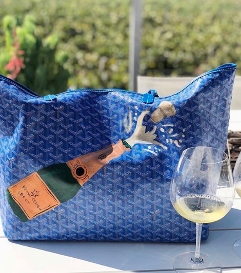 This purse truly pops. 