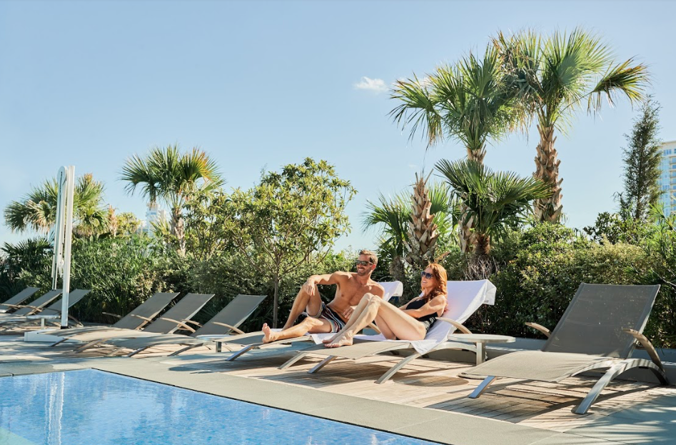 The neighborhood is oh-so-walkable. 