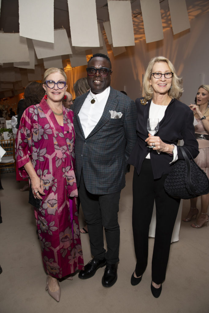 Suzanne Deal Booth, LeMel Humes, Caroline Huber at Studio Menil's Paper Ball (Photo by Jenny Antill Clifton)