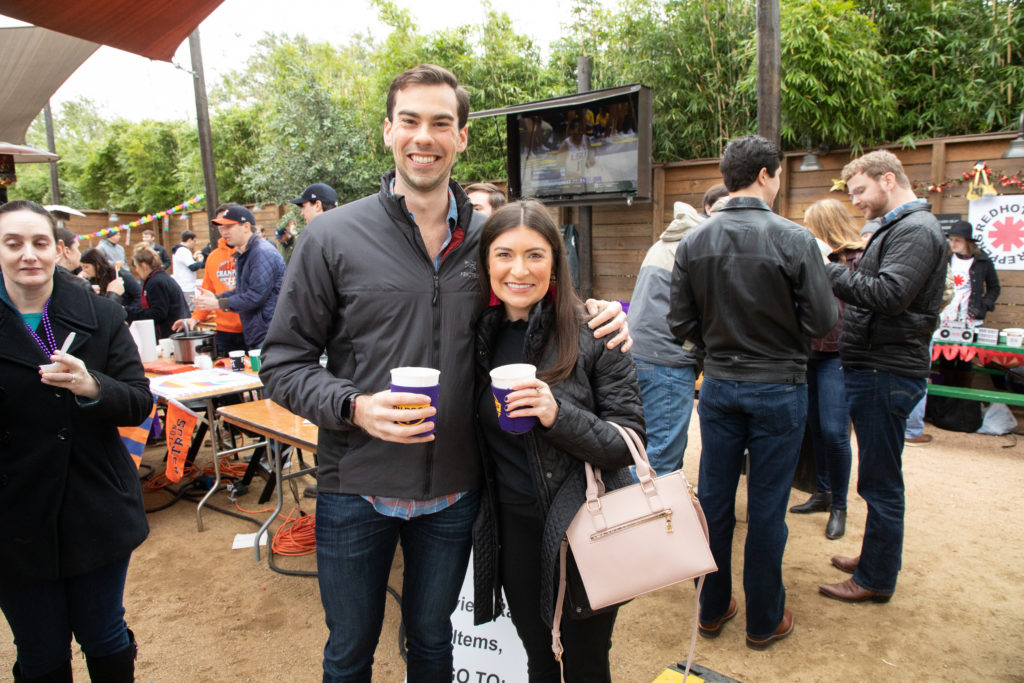 Will Duhe, Laura D'Aquin at the Casa de Esperanza Young Professional's chili cookoff at Kirby Ice House. (Photo by Meredith Flaherty Photography)