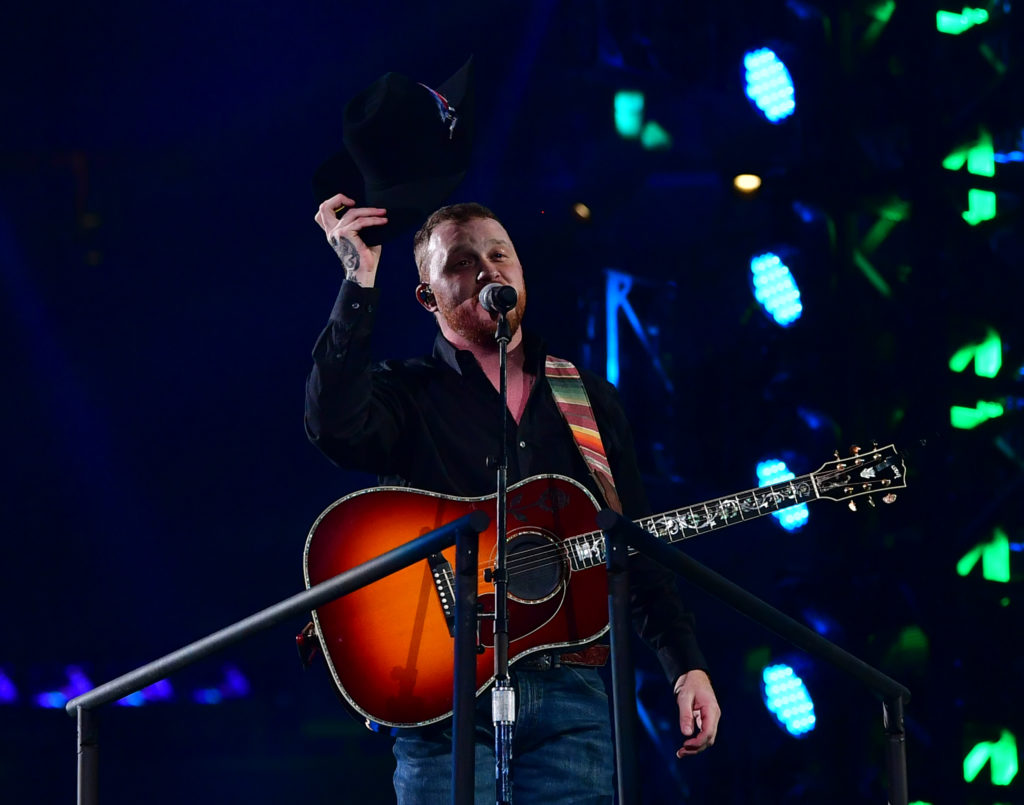 Cody Johnson tipped his hat to the Houston crowd. (Photo courtesy Houston Livestock Show and Rodeo)