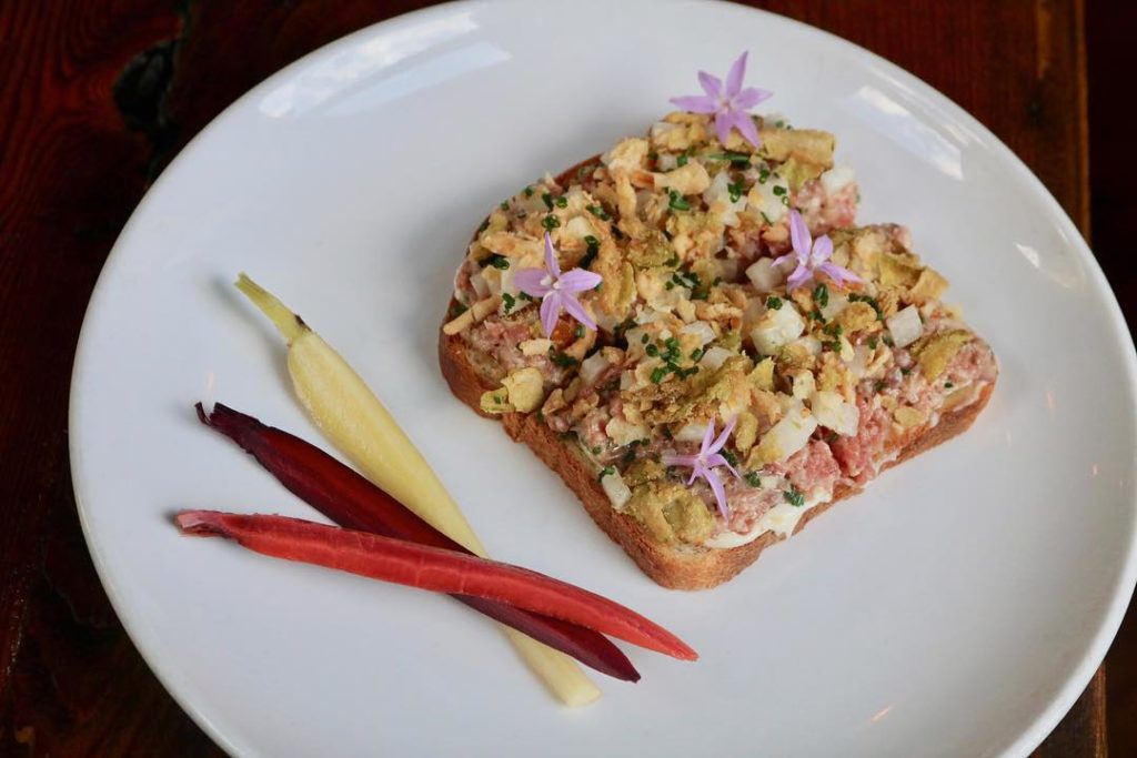 Rustic-chic cured is turning heads. 