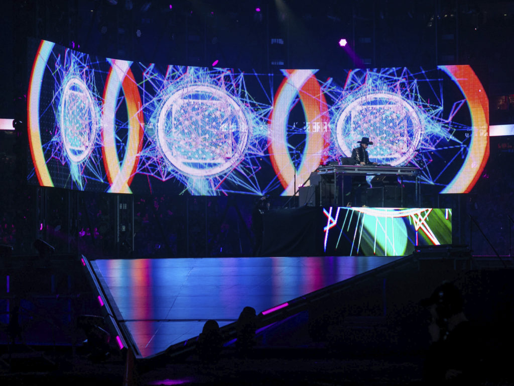 It was as much a time to look as it was to listen.  (Photo by F. Carter Smith )