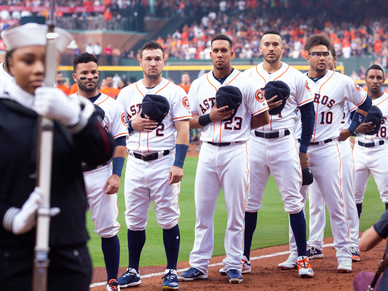 Sweet Tribute to George H.W. and Barbara Bush Gives Astros' Houston ...