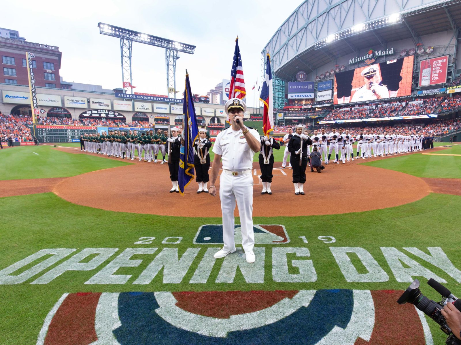 Sweet Tribute to George H.W. and Barbara Bush Gives Astros' Houston ...