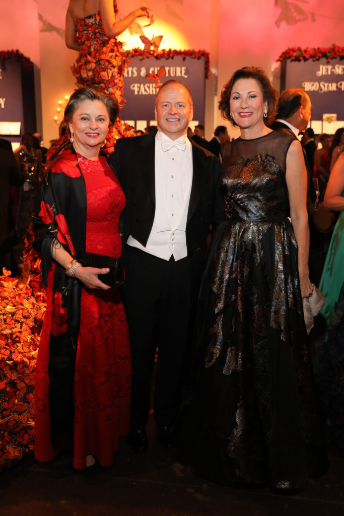 Beth Madison, Patrick Summers, Kelly Somoza at the Houston Grand Opera Ball. (Photo by Jenny Antill)