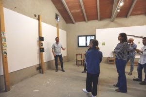 Bradley Kerl discusses his work during open studios at Villa Lena. (Photo by Mike HJ Chang)