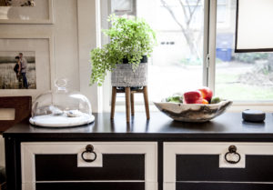 1108 Valencia decor (Photo by Kim Leeson)