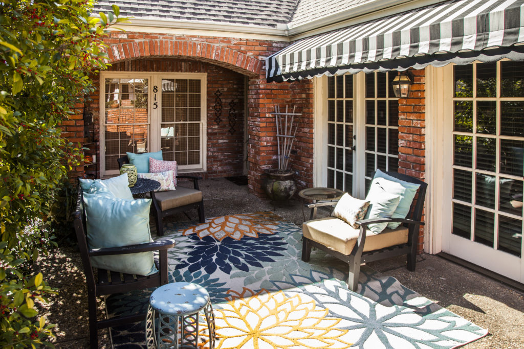 The patio of a historic home on Valencia Street. (Photo by Kim Leeson)