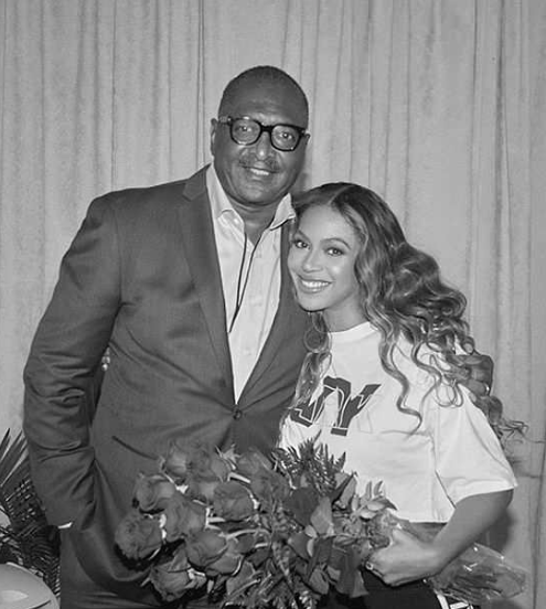 Beyoncé shared a photo of herself with her dad in 2018. 