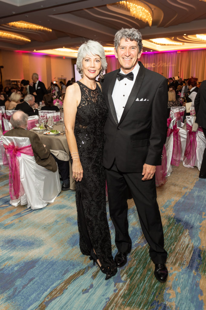 Leslie & Harry Hadland at the Virtuosi of Houston gala. (Photo by Fulton Davenport/PWL Studio)
