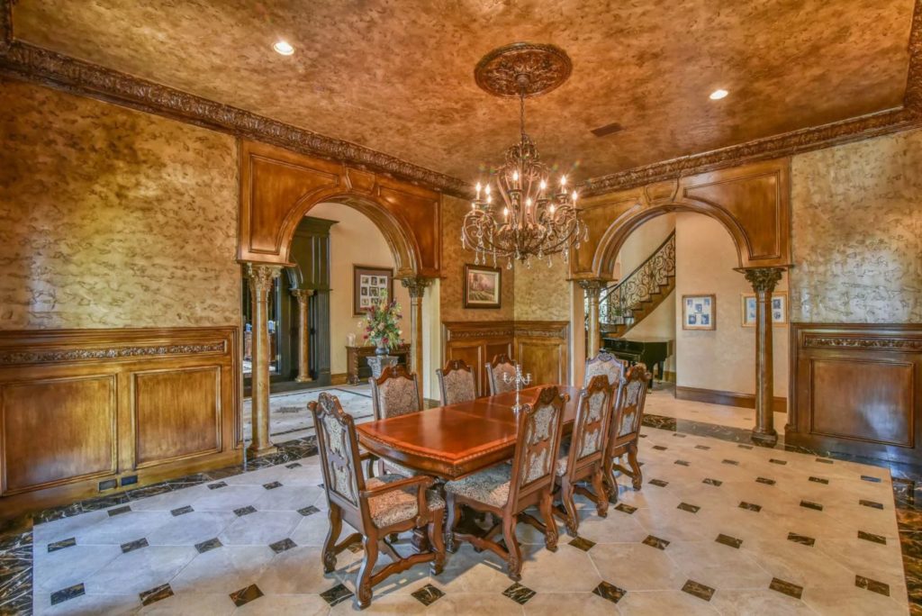 Dining here is disastrous. (Photo by Concierge Auctions)