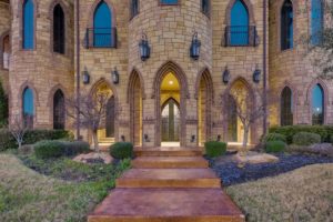 castle mansion grand entrance (Photo by Concierge Auctions )