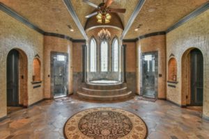 castle mansion master bath 2 (Photo by Concierge Auctions )