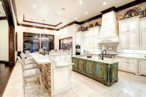 lazy river mansion kitchen island (Photo by HAR)