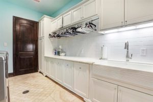 lazy river mansion laundry room (Photo by HAR)