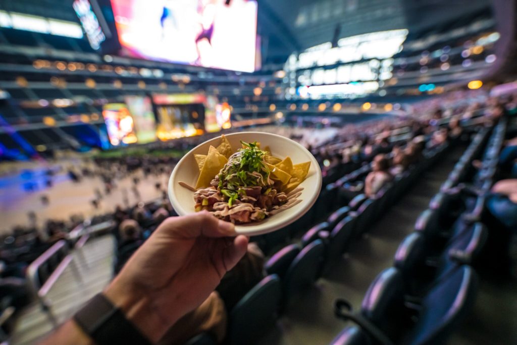 This picture isn't about the food, but the sparseness of the crowd behind it. 