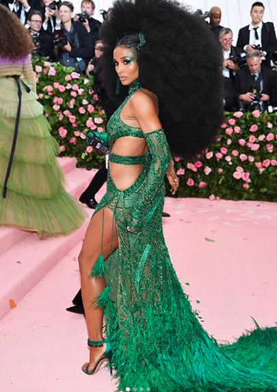 Ciara stunned in a vibrant shade of green. 