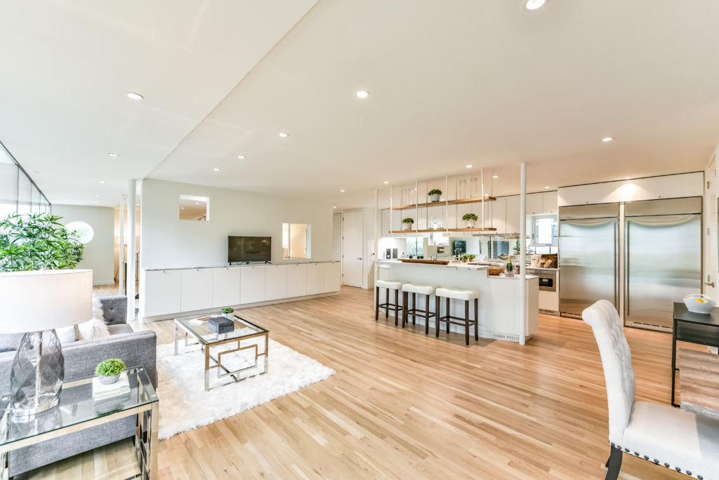 An open floor plan at 1810 West Bell speaks to the preferences of the contemporary buyer. (Pro House Photos)