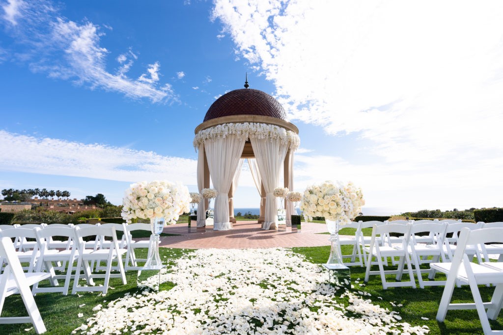 The beautiful ceremony site at The Resort at Pelican Hill. (Photo by Duke Images)