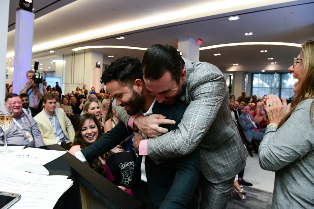 José Altuve gets a bear hug from Justin Verlander at the fundraiser at Tootsies.( Photo by Daniel Ortiz)