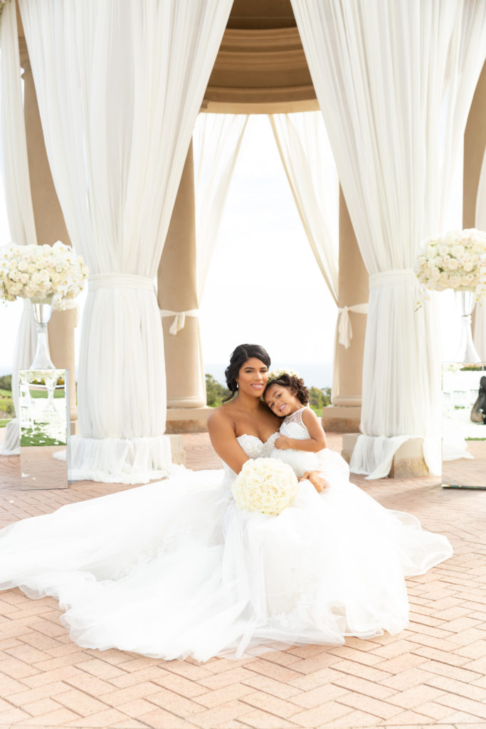 Kirsten and flower girl Kensli, the couple's daughter. (Photo by Duke Images)