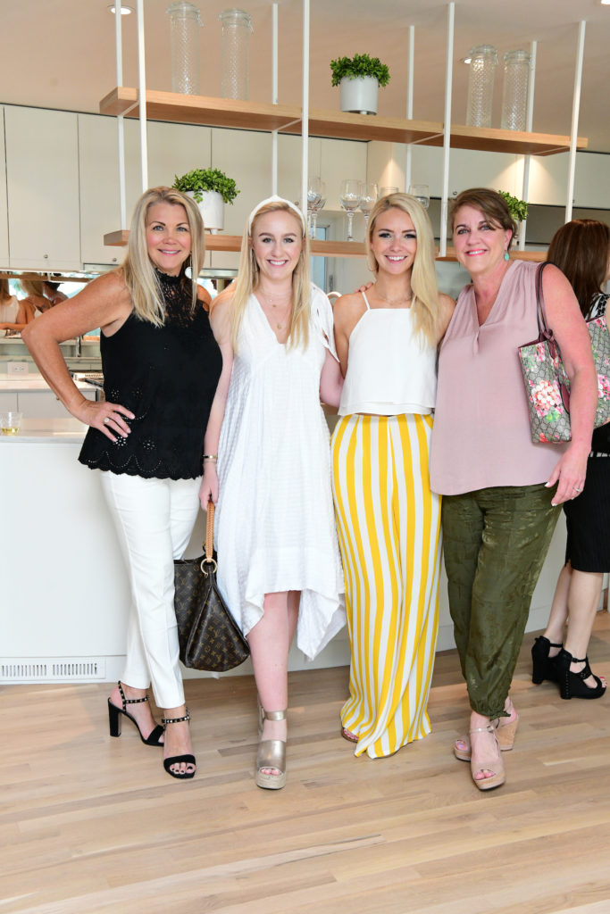 Cindy Cook, Hannah Nates, Courtney Cook, Lesley Robbins (Photo by Daniel Ortiz)