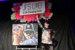 Dan Dunn with completed live artwork 2 (Photo by Daniel Ortiz)