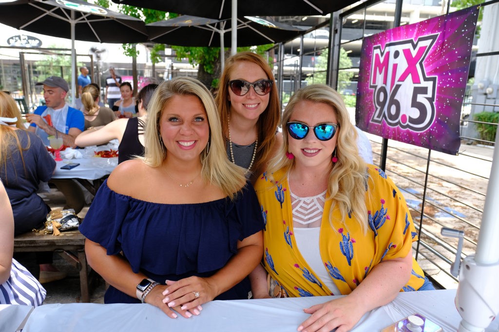 Tracy Wilkinson, Erin Kapner, Colleen Keehn at the Barbara Bush Houston Literacy Foundation's Young Professionals Group crawfish boil.  (Photo by Daniel Ortiz)